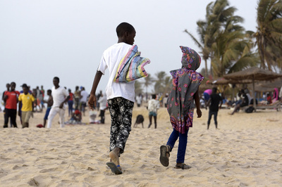 WHO、印製せき止めシロップを調査 ガンビアで子ども66人死亡