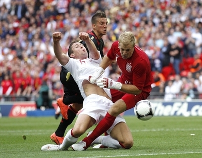 イングランド、ケイヒルの欧州選手権欠場を発表