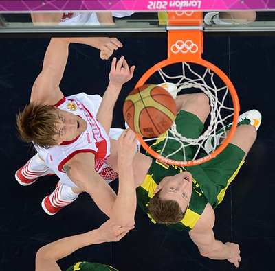 ロシアがリトアニアを下し準決勝へ、男子バスケットボール