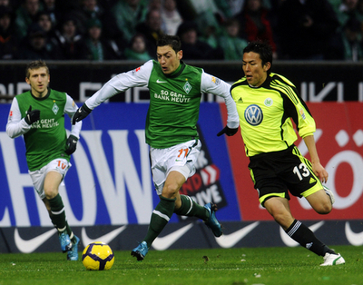 ブレーメン メルテザッカーの得点で引き分けに持ち込む