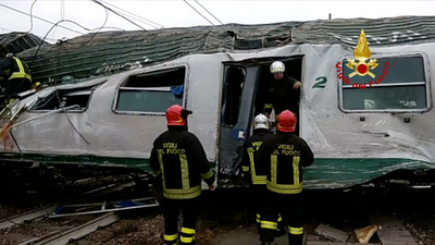 伊ミラノで通勤列車脱線、死者3人 重軽傷者100人超