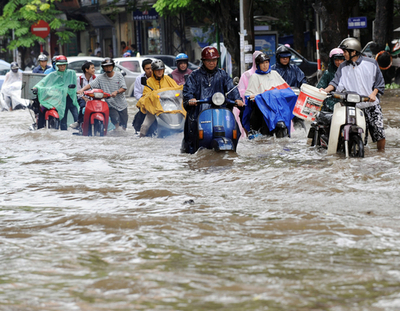 ベトナムで豪雨、中部で12人死亡 ハノイ市内は冠水