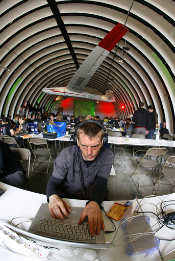 各国のハッカーが大集合、国際イベント「Chaos Communication Camps 2007」開催