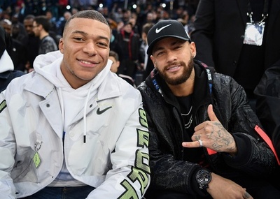 ネイマールやエムバペらPSG選手、パリ初開催のNBAを観戦