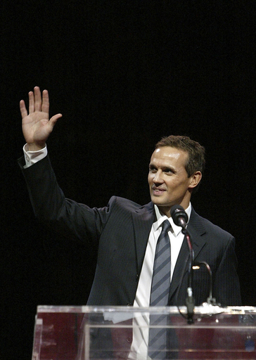 ＜06-07NHL＞スティーブ・アイザーマン氏の背番号「19」の永久欠番セレモニーが行われる - 米国