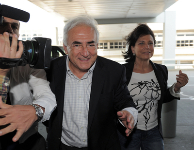 ストロスカーン氏、フランスへ帰国