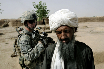 アフガンでNATO軍に爆弾攻撃、カナダ兵士ら7人死亡