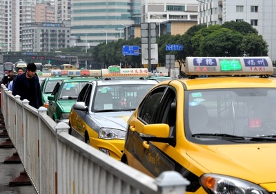 タクシー運転手、女性客にわいせつ行為で10日間拘留 四川