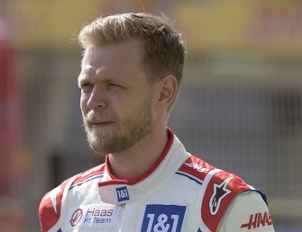 マグヌッセン、F1復帰48時間で最速タイム バーレーンテスト2日目