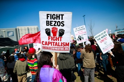アマゾン労働者がデモ、強まる組織化の動き 米NY