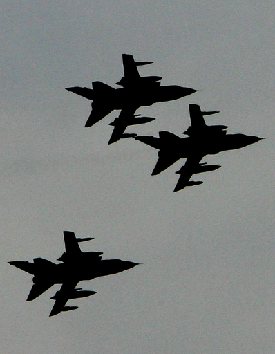 サウジアラビア 首都上空で空軍が訓練