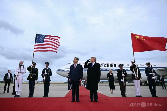 トランプ氏が投稿した習氏出迎え写真、AIで加工か ネタにされた「しかめっ面」消去