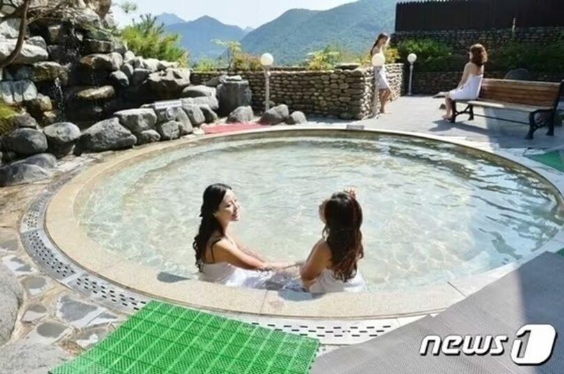 水安堡温泉の露天風呂(c)news1