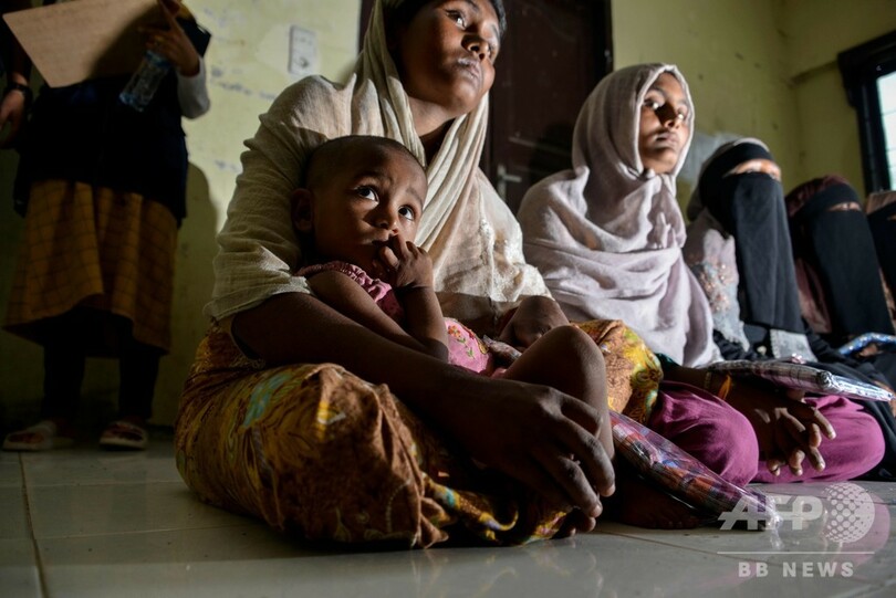 海上のロヒンギャ船を漁師らが救助、上陸拒否した当局に憤慨し インドネシア