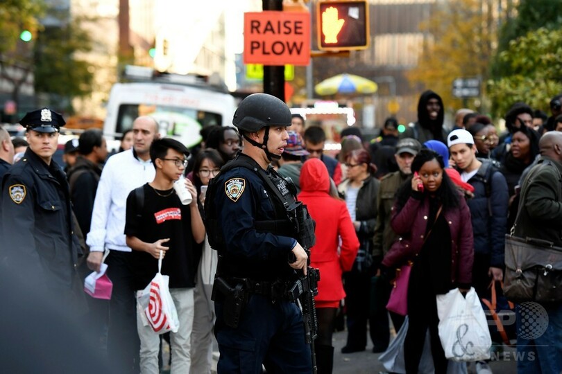 ニューヨークでトラック突入、8人死亡 市長「卑劣なテロ」