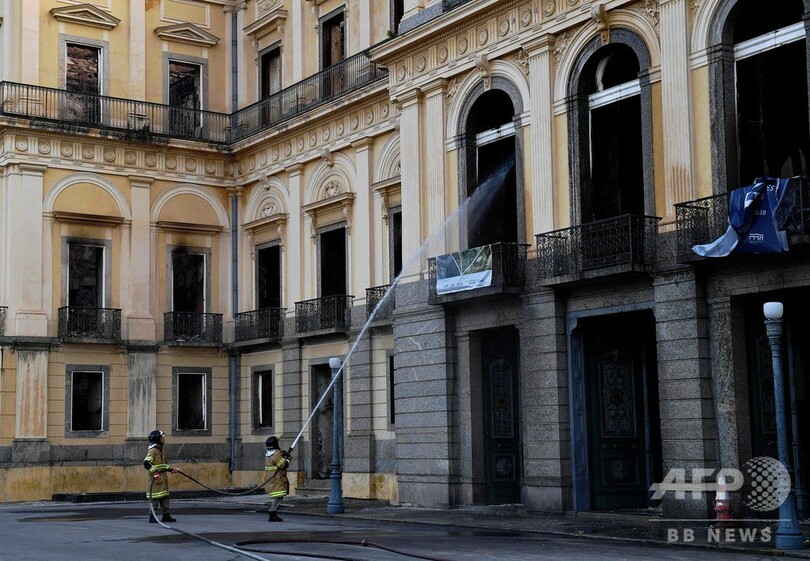 ブラジル博物館火災、予算削減の政府に怒り爆発 1万2千年前の人骨も焼失