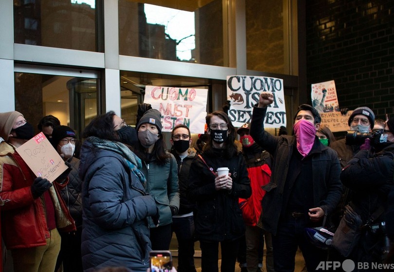 クオモ州知事、辞任を否定 女性3人がセクハラ告発