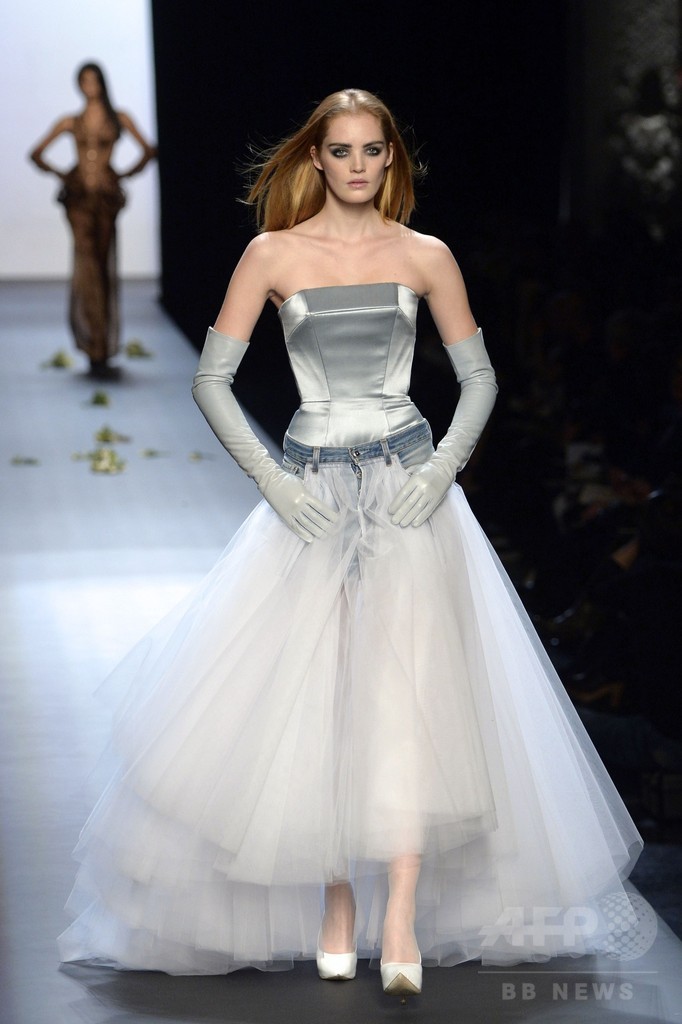 ナオミ・キャンベルもランウェイに、「ジャンポール・ゴルチエ」15年春夏オートクチュール