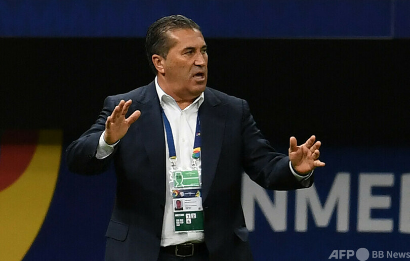 ナイジェリア代表監督の進退、ファン投票で決定へ サッカー