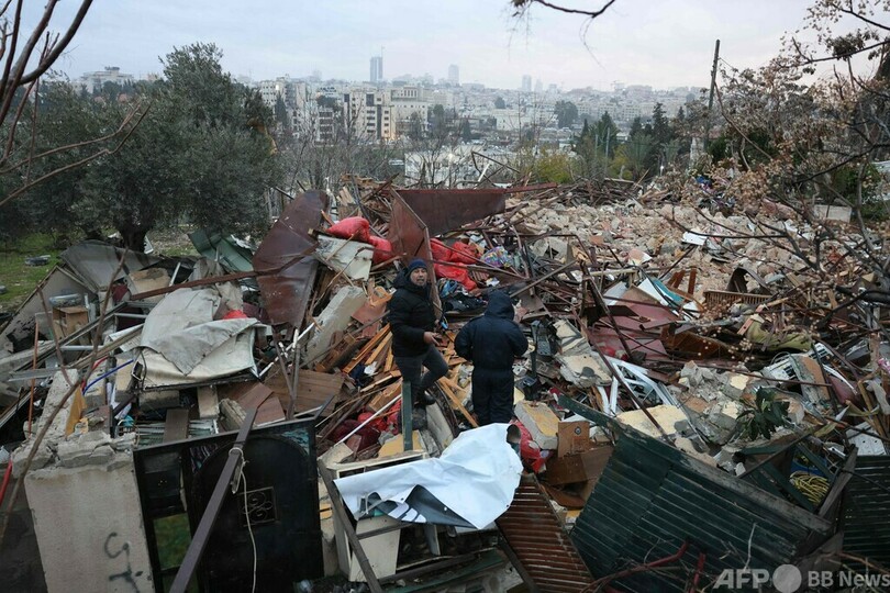 屋根の上にガスボンベ、強制立ち退きに抵抗 パレスチナ