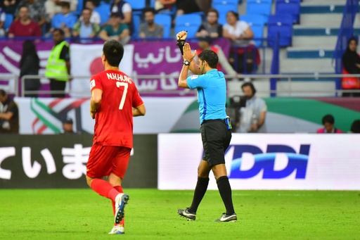 日本が堂安のpk弾守り切りアジア杯4強 Varが試合を左右 写真17枚 国際ニュース Afpbb News