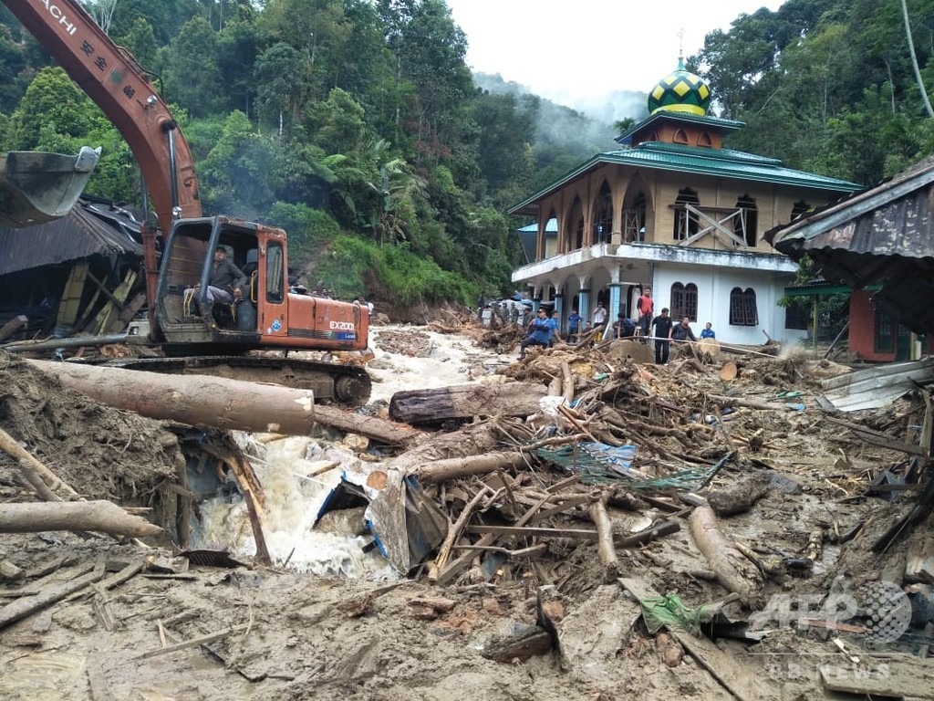 インドネシア西部で洪水と土砂崩れ 死者22人に 写真3枚 国際ニュース：AFPBB News