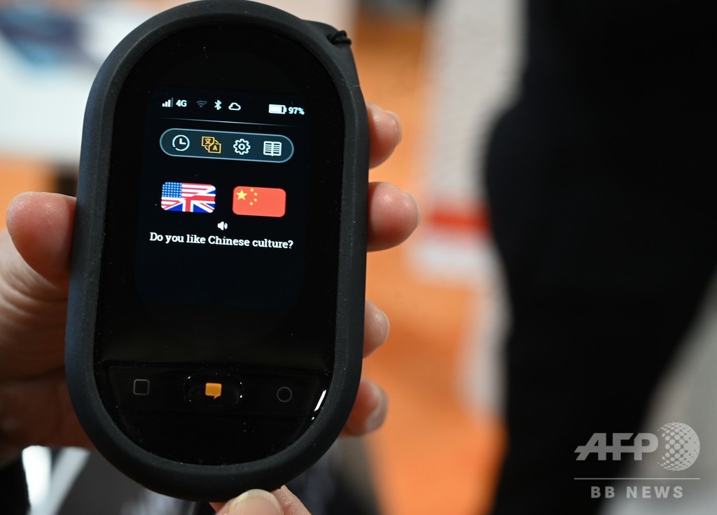 SFの世界にまた一歩、ほぼリアルタイムの自動翻訳機 CES SFの世界にまた一歩、ほぼリアルタイムの自動翻訳機 CES