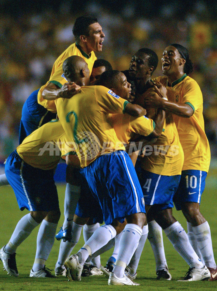 ブラジル エクアドル戦で5得点を挙げw杯予選初勝利 写真16枚 国際ニュース Afpbb News