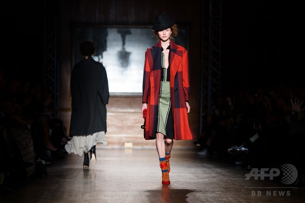 「ヴィヴィアン・ウエストウッド」16/17年秋冬コレクション