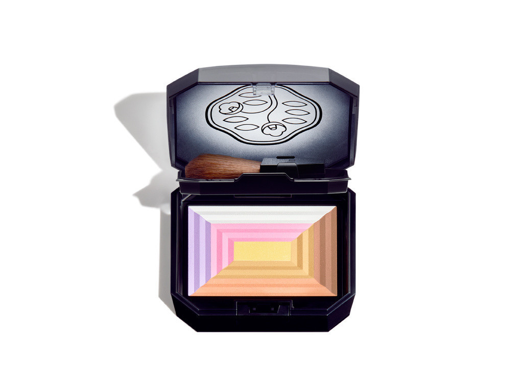 「資生堂 7ライト パウダーイルミネーター」7つの色と光で輝く肌に