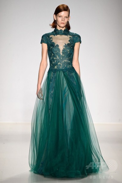 「飛ぶ美しさ」を表現、「タダシ ショージ」15/16年秋冬