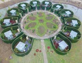 中国・貴州省安竜県の公園に新設されたガラス張りのトイレ（2017年12月7日撮影）。(c)AFP