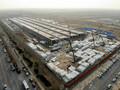 南宮市経済開発区で建設中の臨時隔離施設（2021年1月19日撮影）。(c)Xinhua News
