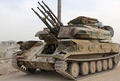 シリア首都ダマスカス近郊東グータに入った政府軍の戦車（2018年3月4日撮影）。(c)AFP