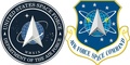 米宇宙軍のロゴ（左）と同軍の前身に当たる空軍宇宙コマンドのロゴ（右、米空軍提供。2020年1月24日作成）。(c)AFP PHOTO / US AIR FORCE