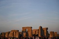 英南西部のソールズベリー平原にある古代遺跡「ストーンヘンジ」で夏至の前日に撮影された日没（2022年6月20日撮影）。(c)Justin TALLIS / AFP
