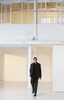 仏パリで発表された「クリストフ・ルメール（Christophe Lemaire）」15/16年秋冬メンズコレクション（2015年1月21日撮影）。(c)AFP/PATRICK KOVARIK