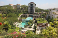 レバノンの首都ベイルート（Beirut）東方の丘陵地Brummanaにある高級リゾートホテル「Grand Hills Hotel &amp; SPA」（2008年7月1日撮影）。(c)AFP/JOSEPH BARRAK