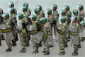 中国四川（Sichuan）省甘孜（Ganzi）チベット族自治州の中心地、康定（Kangding）県を警備する武装警察部隊（2008年3月20日撮影）。(c)AFP/TEH ENG KOON
