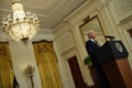 米首都ワシントンにあるホワイトハウスのイーストルームで演説するジョー・バイデン大統領（2022年2月22日撮影）。(c)Brendan Smialowski / AFP