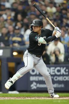 村上宗隆、開幕戦でメジャー第1号ソロ本塁打 写真6枚 国際ニュース
