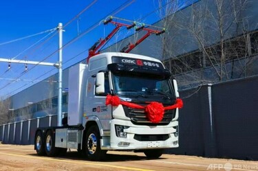 【中古】 中国生産・ゼロからのトラック設計指南 中国初の炭素排出ゼロの大型トラックがラインオフ 写真1枚 国際