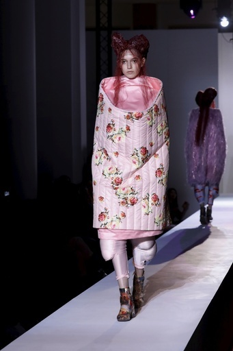 「コム デ ギャルソン」20年春夏