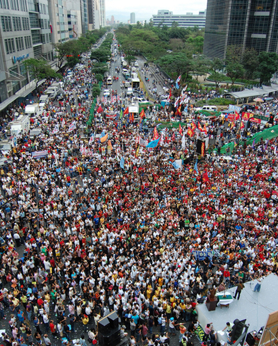 フィリピンで大統領辞任求める集会