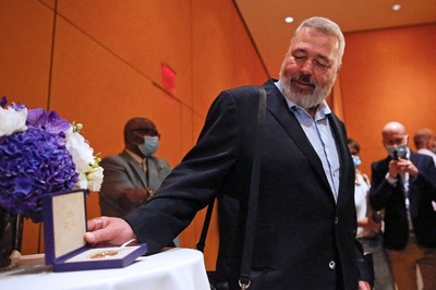 ロシア編集長の平和賞メダル、140億円で落札 ウクライナの子ども支援に