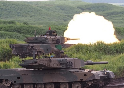 陸上自衛隊、富士山東麓で「総合火力演習」の予行演習