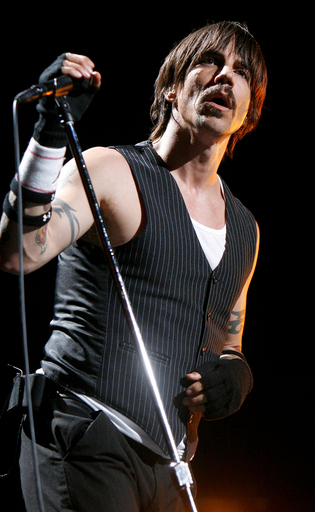 ＜コーチェラ・ミュージック・フェスティバル＞2日目にレッド・ホット・チリペッパーズ登場 - 米国