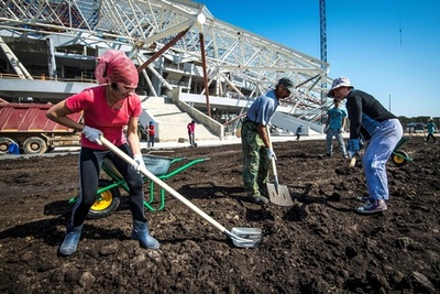 まだピッチすらなし…完成遅れ続けるロシアW杯のスタジアム