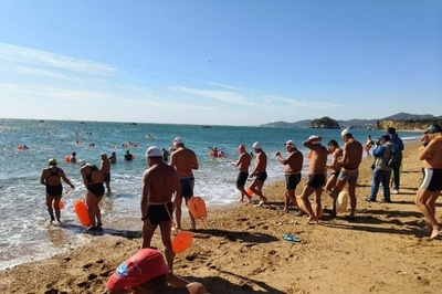 中国大連 国際寒中水泳祭りが開幕