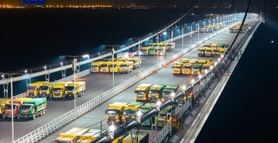 136台5000tの大型トラック、巨大工事・深中通路で荷重試験 中国